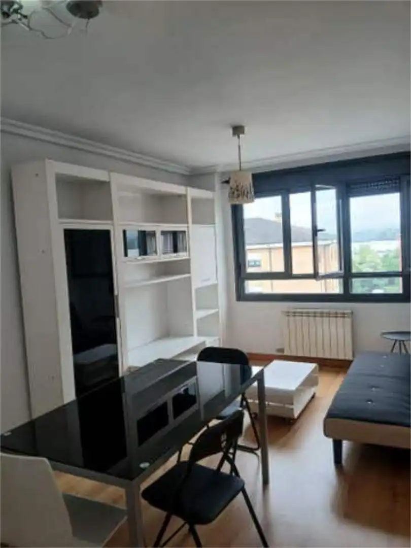 Habitación de Apartamento de alquiler en Oviedo  con Calefacción y Amueblado