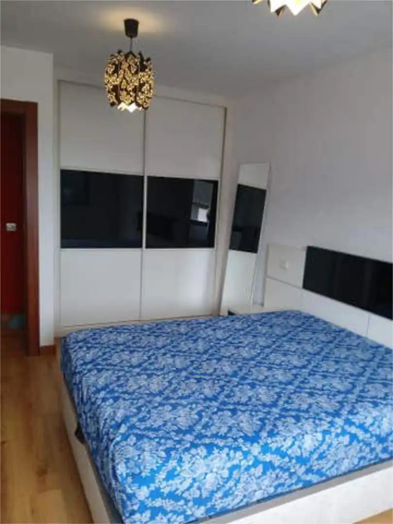 Habitación de Apartamento de alquiler en Oviedo  con Calefacción y Amueblado