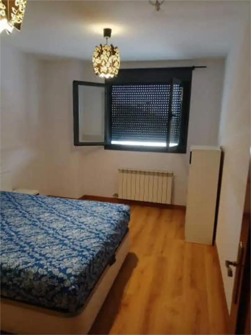 Habitación de Apartamento de alquiler en Oviedo  con Calefacción y Amueblado