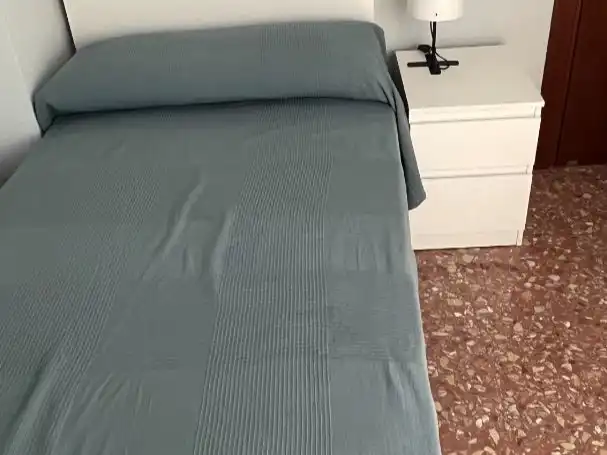 Room in Calle Ronda Mijares, 188, Ensanche - Parque del Oeste