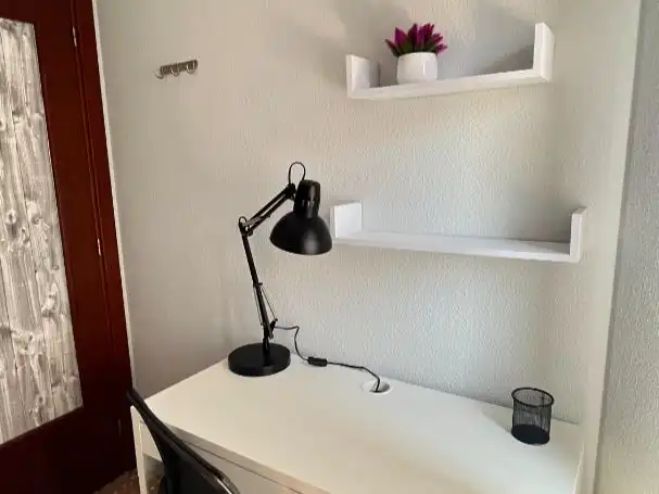 Room in Calle Ronda Mijares, 188, Ensanche - Parque del Oeste