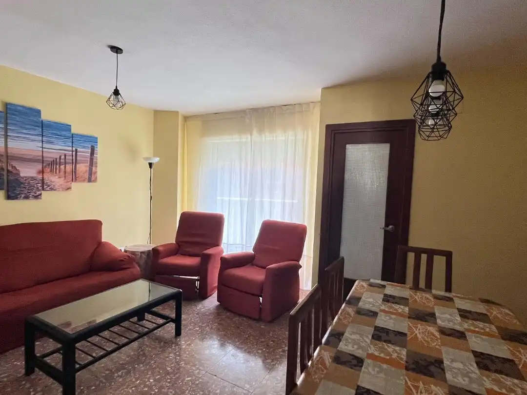 Room in Calle Ronda Mijares, 188, Ensanche - Parque del Oeste