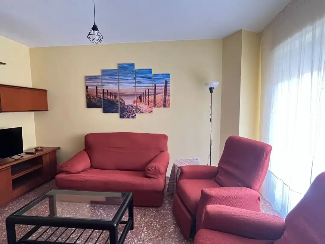 Room in Calle Ronda Mijares, 188, Ensanche - Parque del Oeste