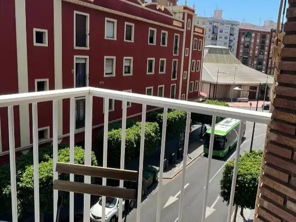 Room in Calle Ronda Mijares, 188, Ensanche - Parque del Oeste