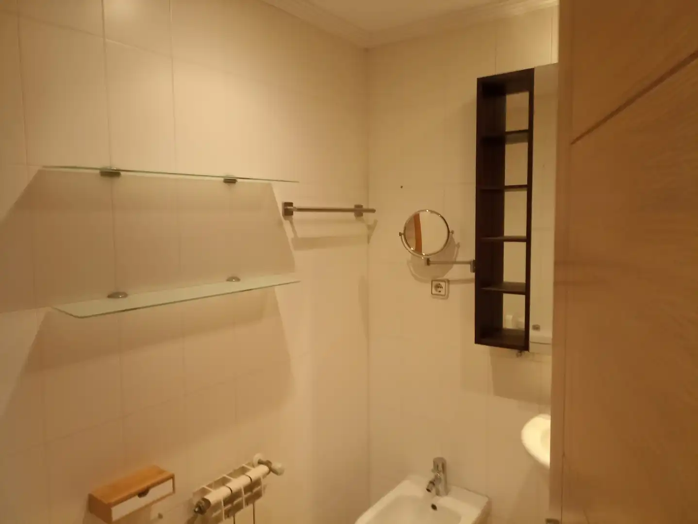Badezimmer von Wohnung zum Verkauf in Santander mit Heizung, Privatgarten und Parkett