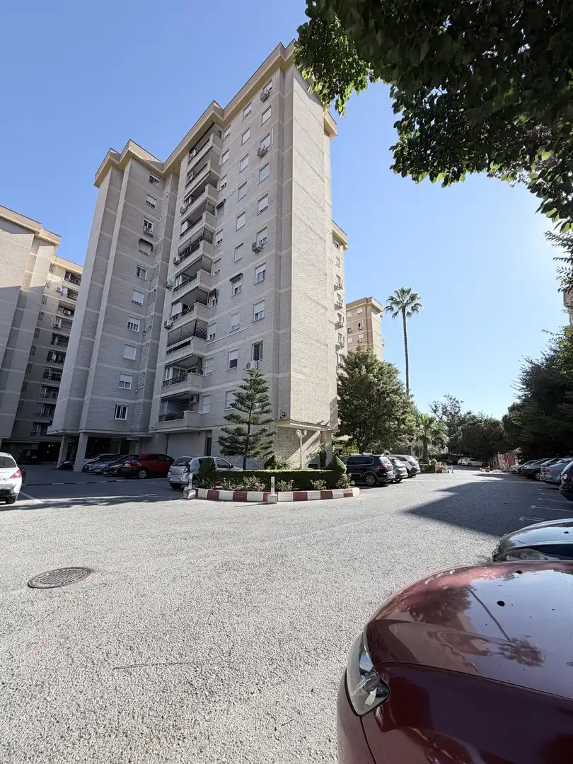 Vista exterior de Pis en venda en Málaga amb Aire condicionat, Jardí privat i Parquet