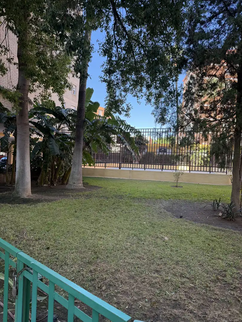 Vista exterior de Pis en venda en Málaga amb Aire condicionat, Jardí privat i Parquet