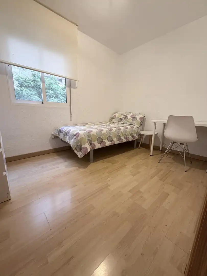 Dormitori de Pis en venda en Málaga amb Aire condicionat, Jardí privat i Parquet