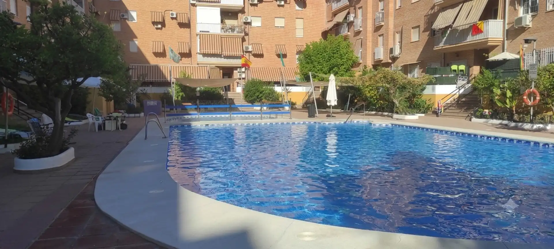 Schwimmbecken von Wohnung zum Verkauf in Córdoba mit Klimaanlage, Heizung und Privatgarten