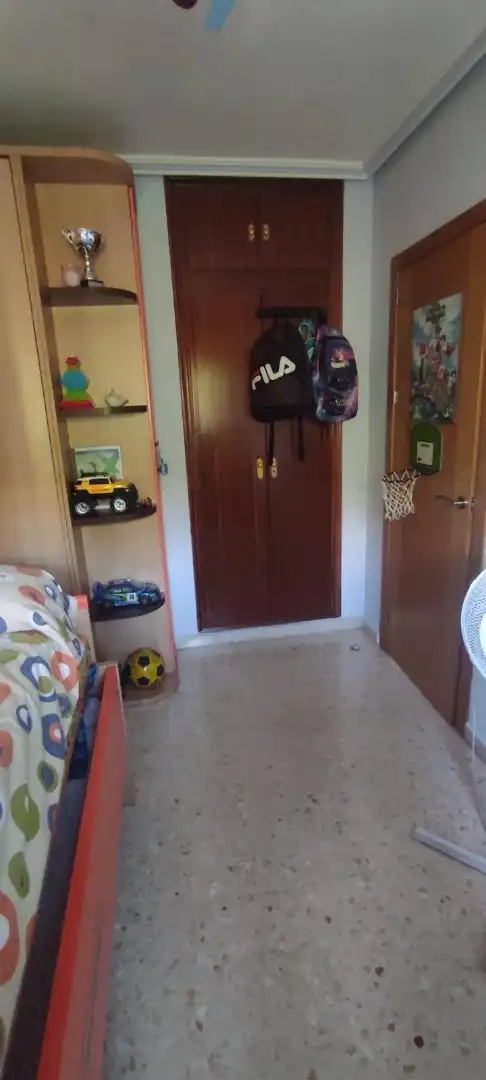 Wohnung zum Verkauf in Córdoba mit Klimaanlage, Heizung und Privatgarten