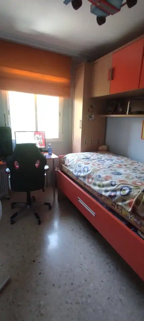 Schlafzimmer von Wohnung zum Verkauf in Córdoba mit Klimaanlage, Heizung und Privatgarten