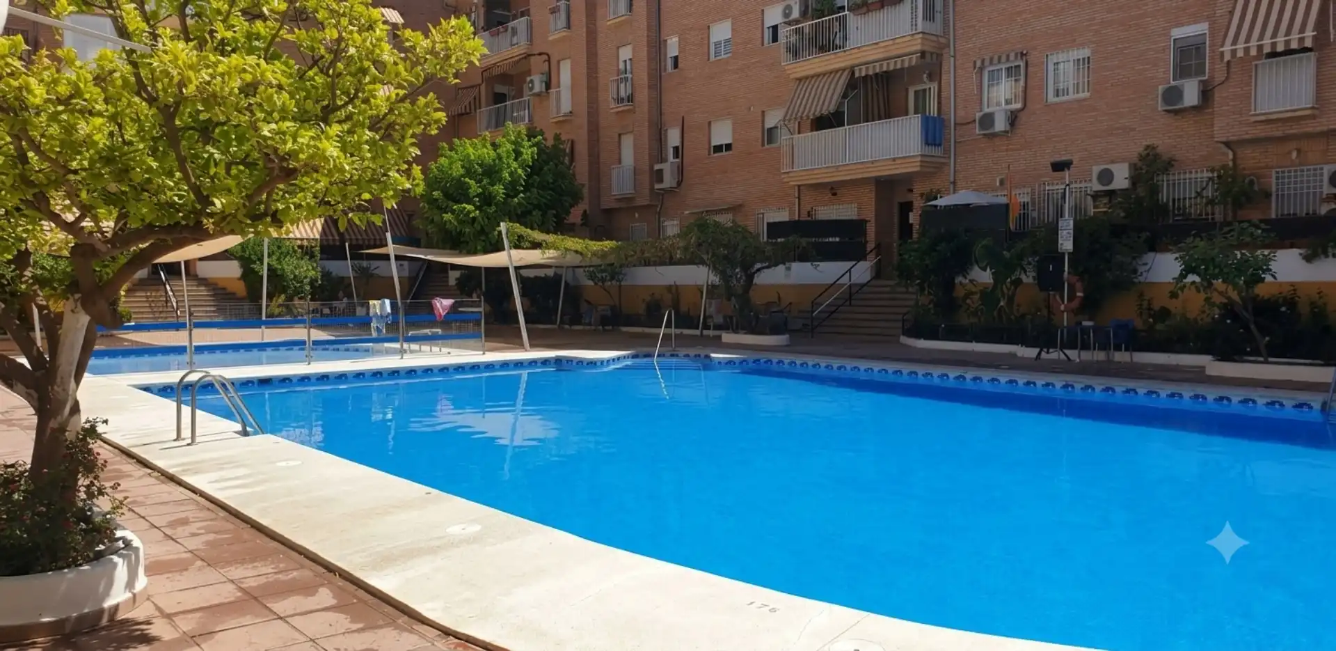 Schwimmbecken von Wohnung zum Verkauf in Córdoba mit Klimaanlage, Heizung und Privatgarten