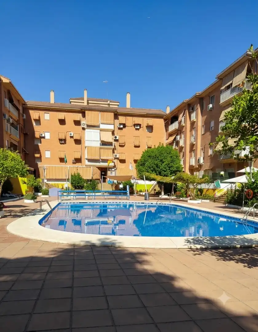 Außenansicht von Wohnung zum Verkauf in Córdoba mit Klimaanlage, Heizung und Privatgarten