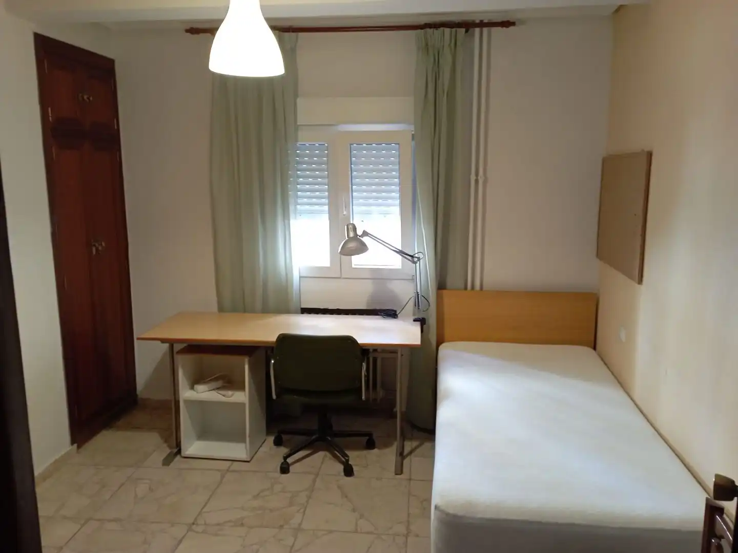 Bedroom of Flat for rent in Cuenca  with Heating, Furnished and Balcony