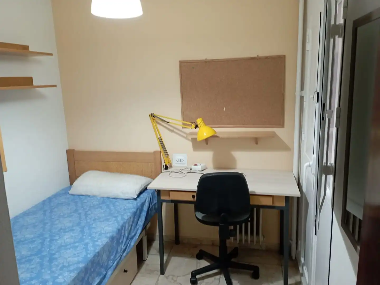 Bedroom of Flat for rent in Cuenca  with Heating, Furnished and Balcony
