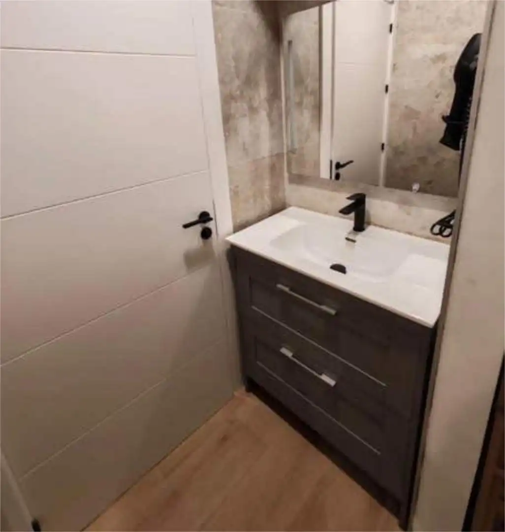 Badezimmer von Wohnung zur Miete in  Pamplona / Iruña mit Heizung