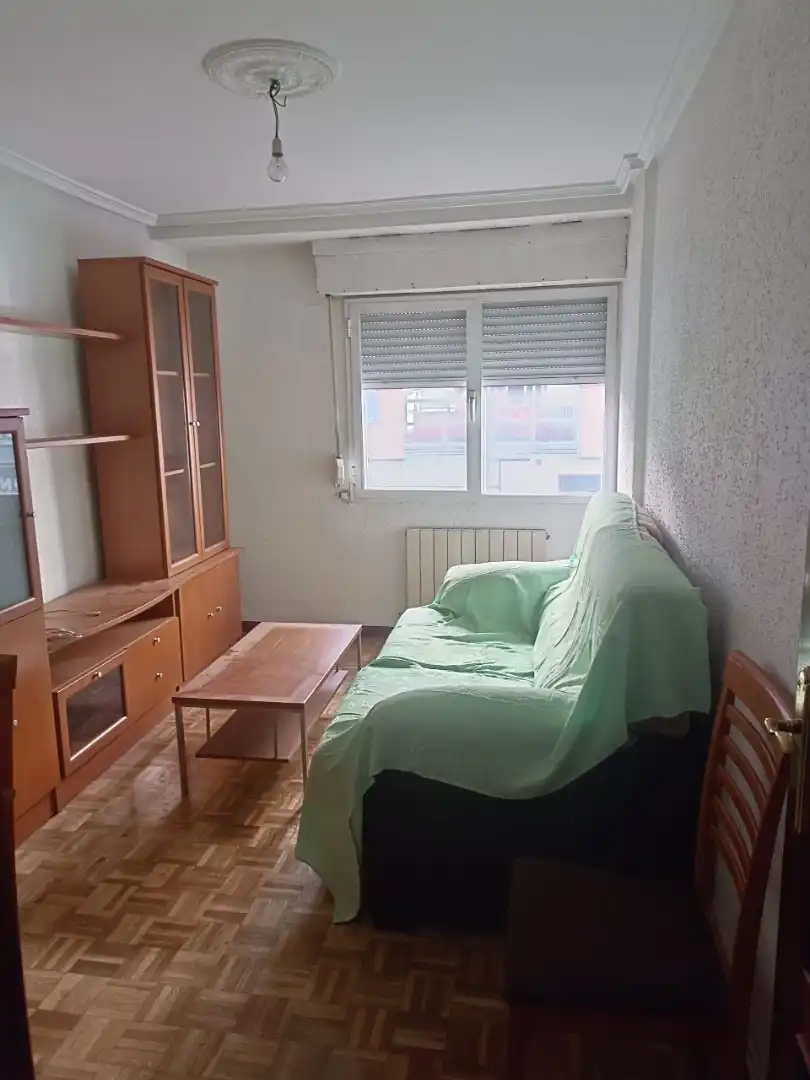 Piso en venta en Calle Francisco Pizarro, 1, Ave María Habitación de Piso en venta en Palencia con Calefacción, Parquet y Amueblado