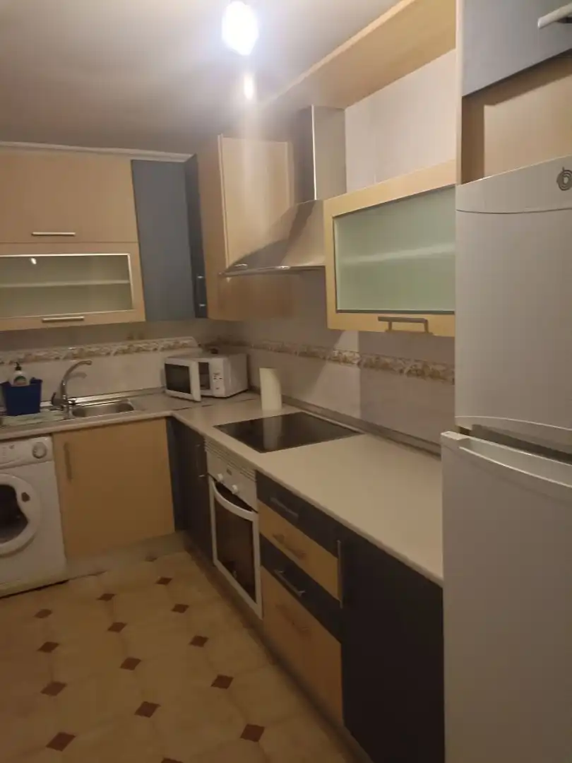Piso en venta en Calle Francisco Pizarro, 1, Ave María Cocina de Piso en venta en Palencia con Calefacción, Parquet y Amueblado