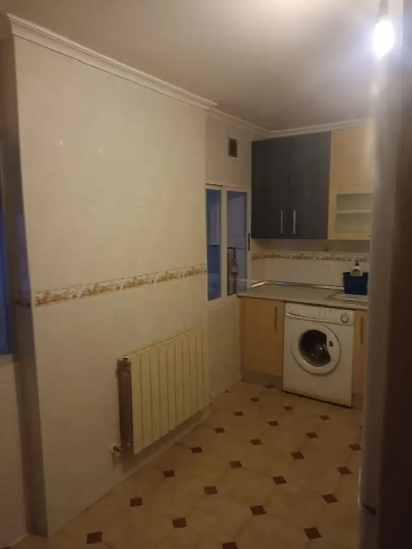 Piso en venta en Calle Francisco Pizarro, 1, Ave María Cocina de Piso en venta en Palencia con Calefacción, Parquet y Amueblado