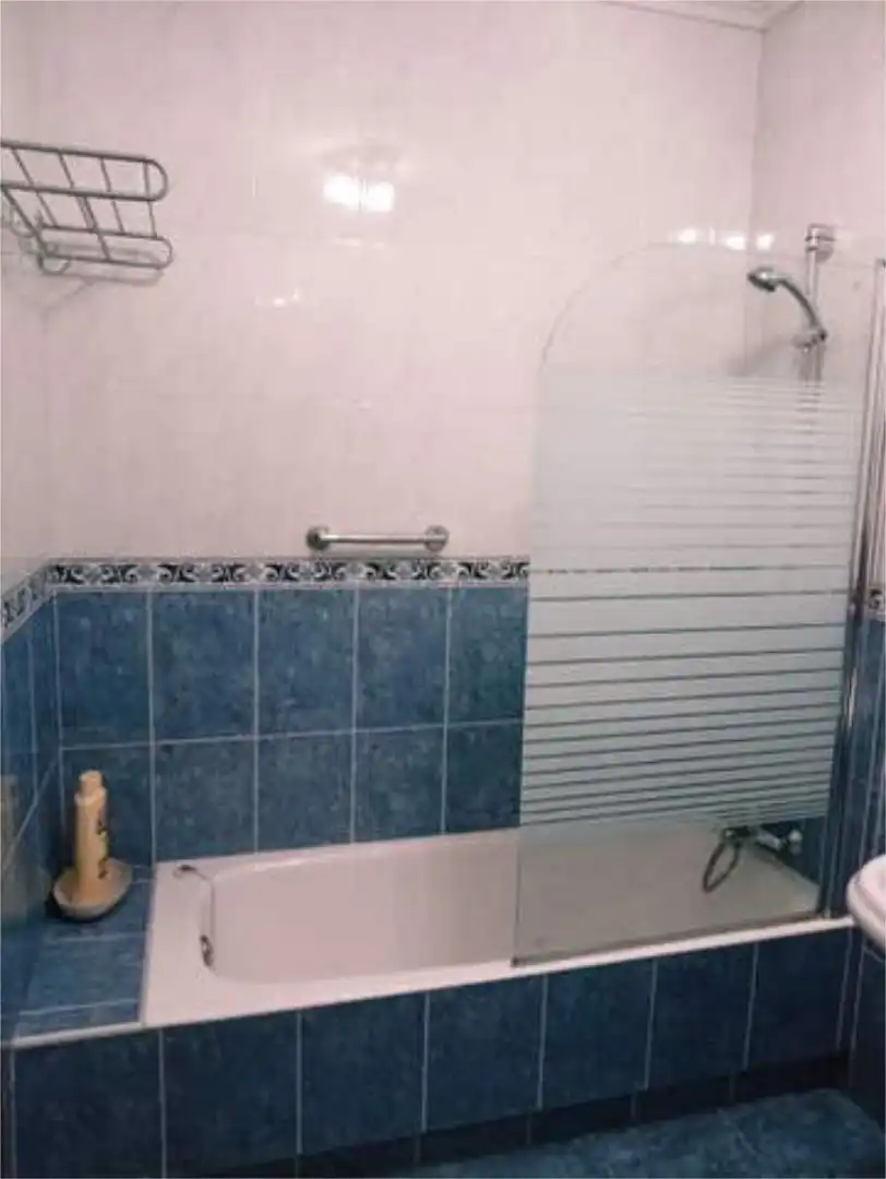 Badezimmer von Wohnungen zur Miete in Castro-Urdiales