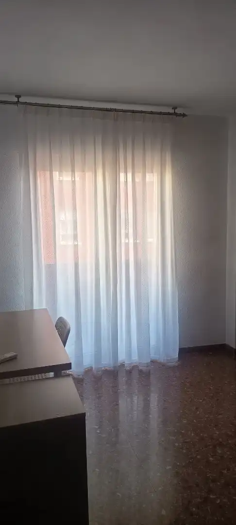 Dormitori de Pis per a compartir en Valencia amb Aire condicionat, Calefacció i Terrassa