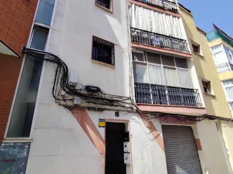 Vista exterior de Pis en venda en Badalona amb Terrassa i Balcó