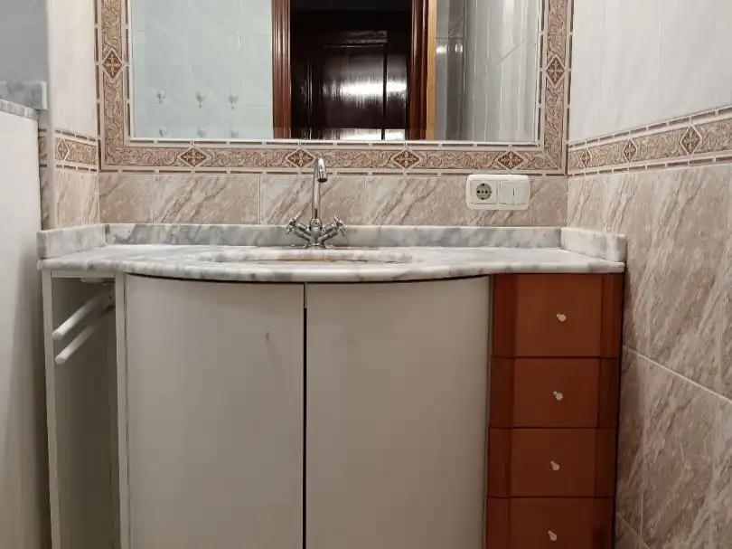 Bany de Pis en venda en  Almería Capital amb Aire condicionat