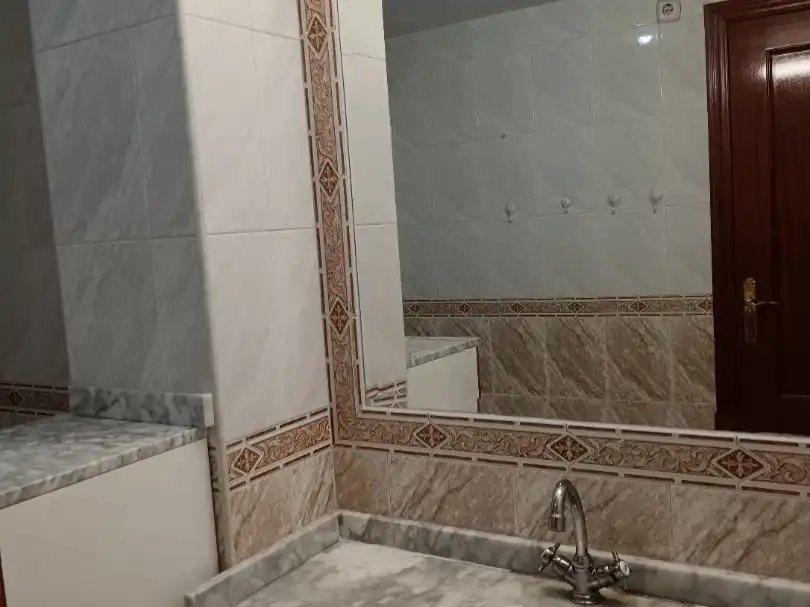 Bany de Pis en venda en  Almería Capital amb Aire condicionat