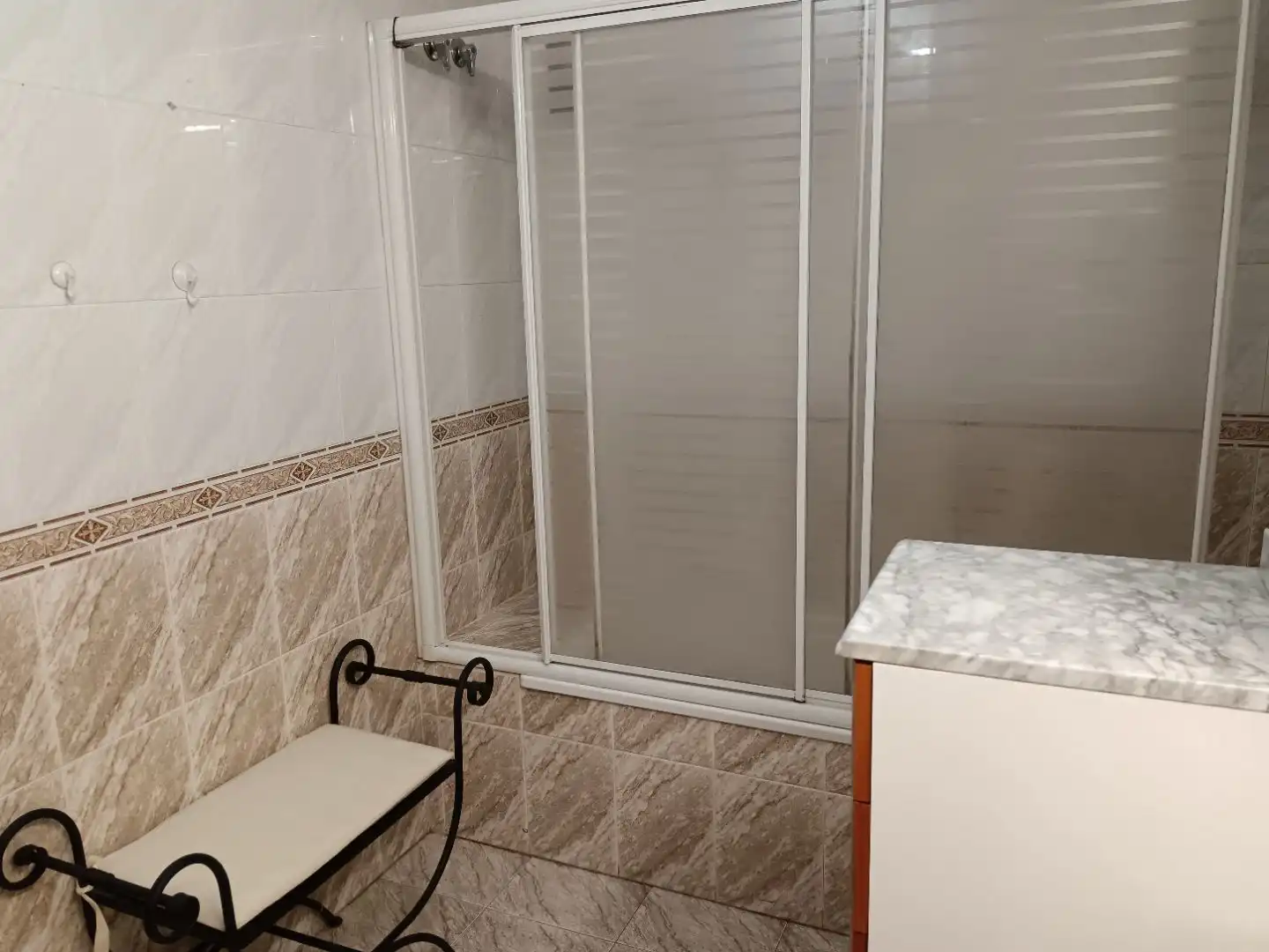 Bany de Pis en venda en  Almería Capital amb Aire condicionat