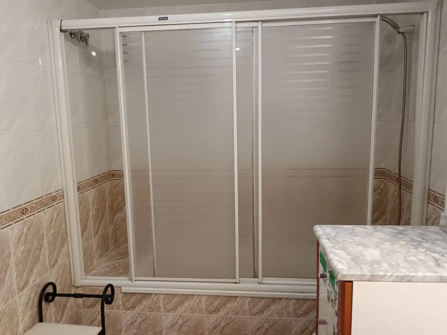 Bany de Pis en venda en  Almería Capital amb Aire condicionat