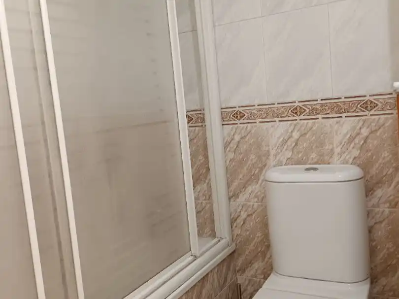 Bany de Pis en venda en  Almería Capital amb Aire condicionat