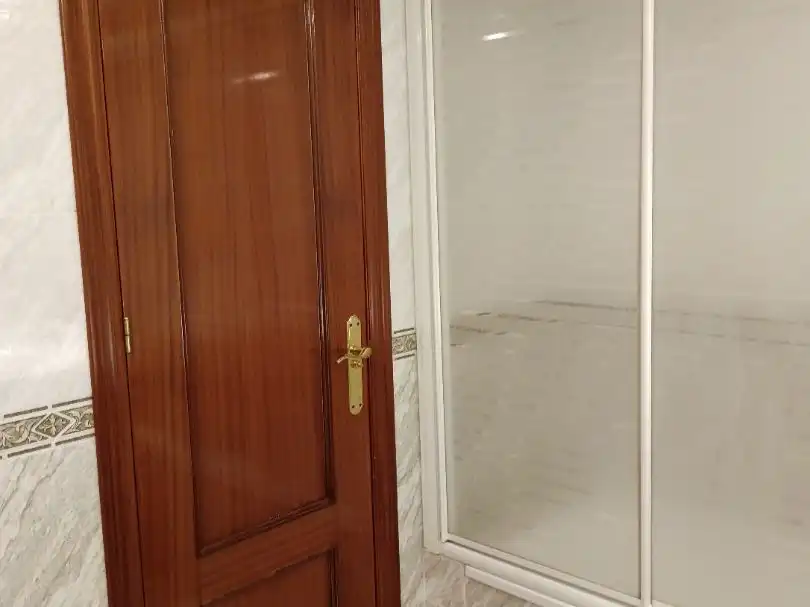 Bany de Pis en venda en  Almería Capital amb Aire condicionat