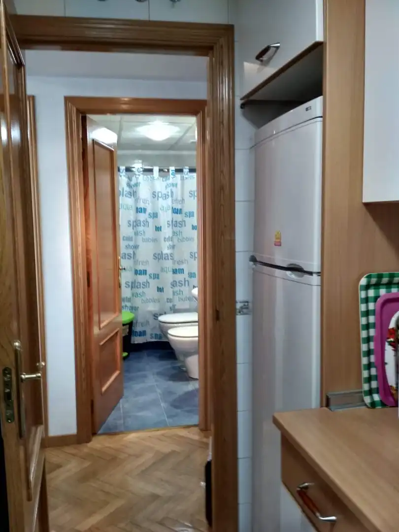 Bany de Pis de lloguer en Madrid amb Aire condicionat, Calefacció i Moblat