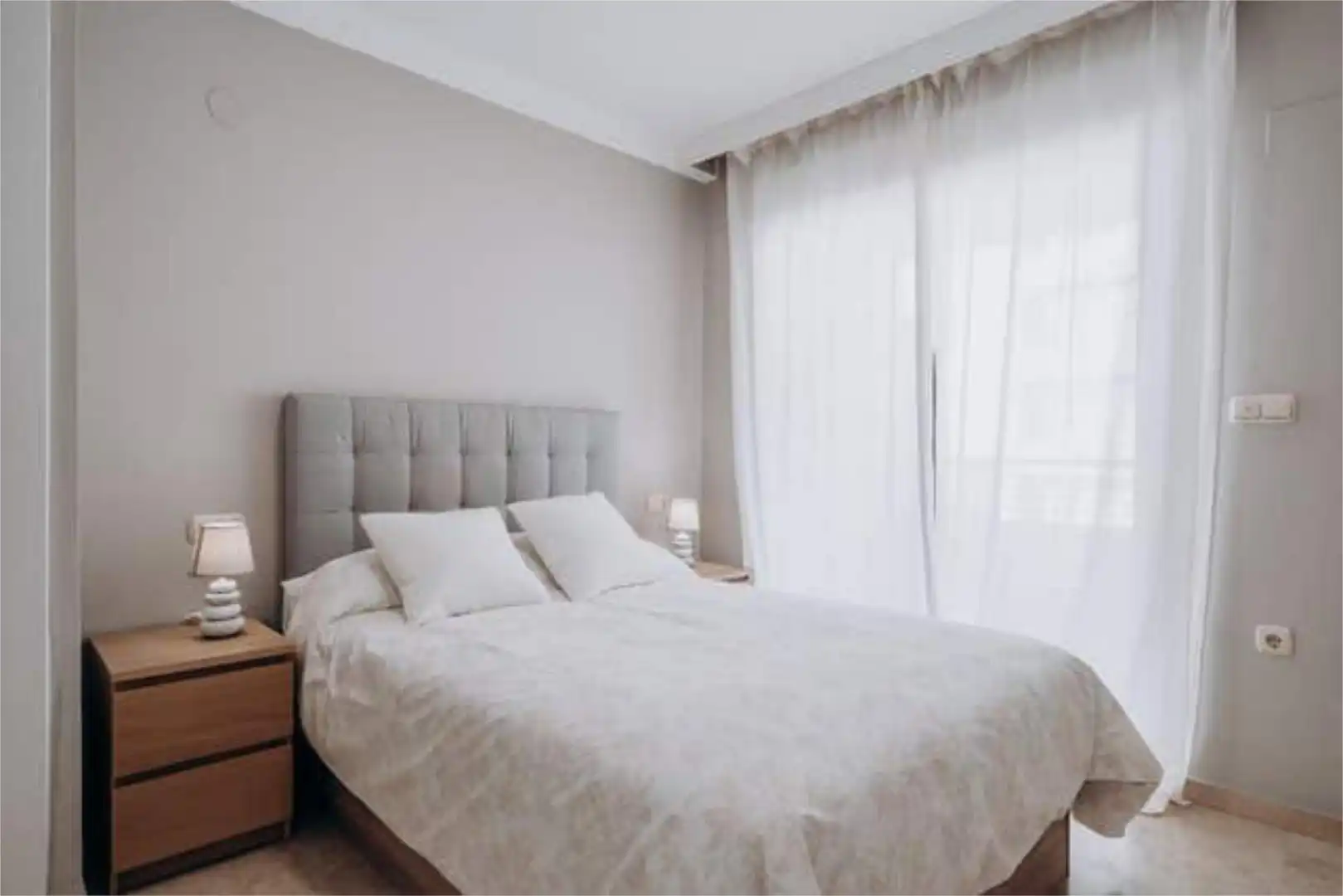 Habitación de Apartamento de alquiler en Marbella con Calefacción, Terraza y Piscina