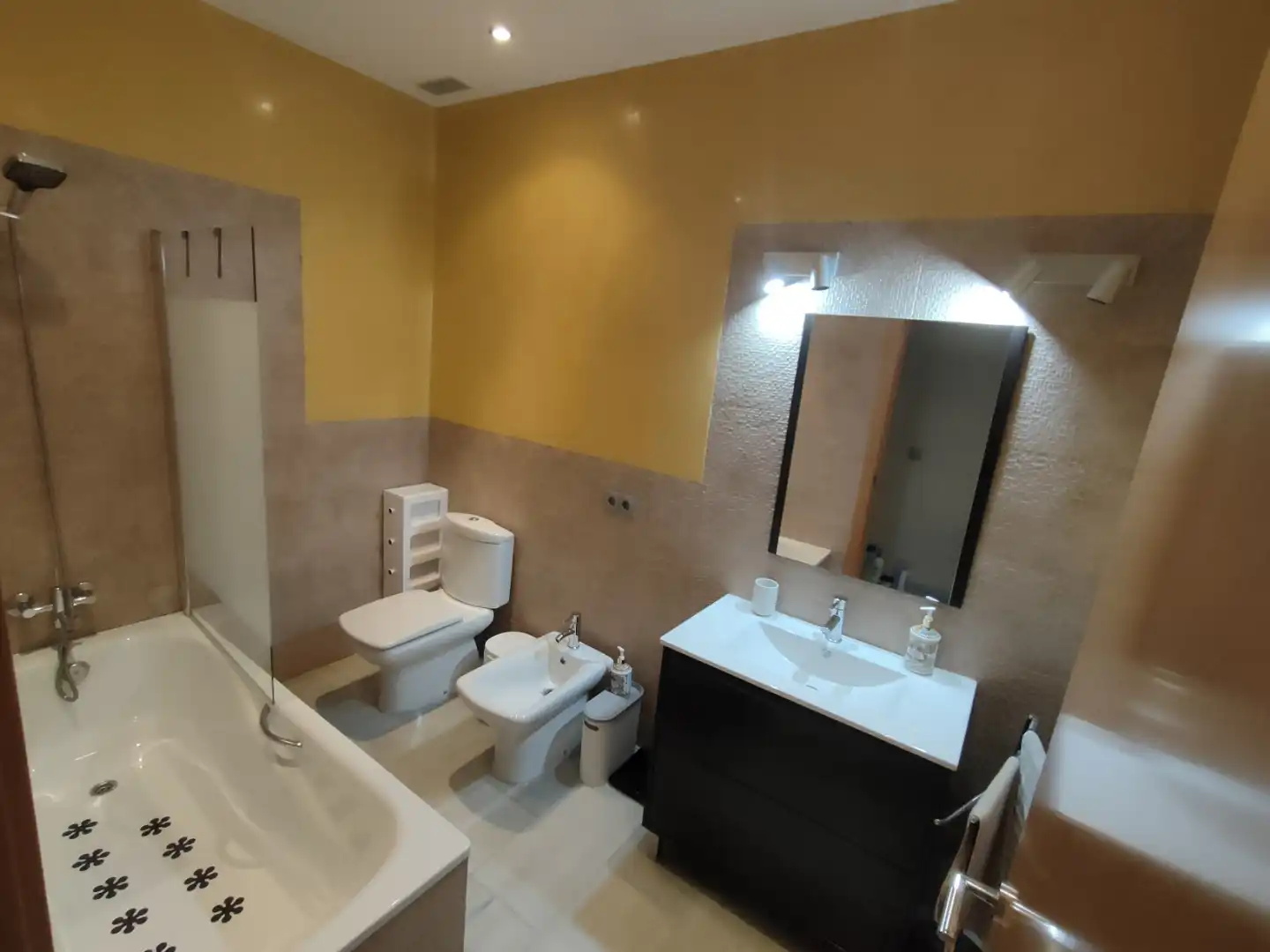 Bathroom of Flat for sale in Coria del Río  with Air Conditioner, Terrace and Balcony