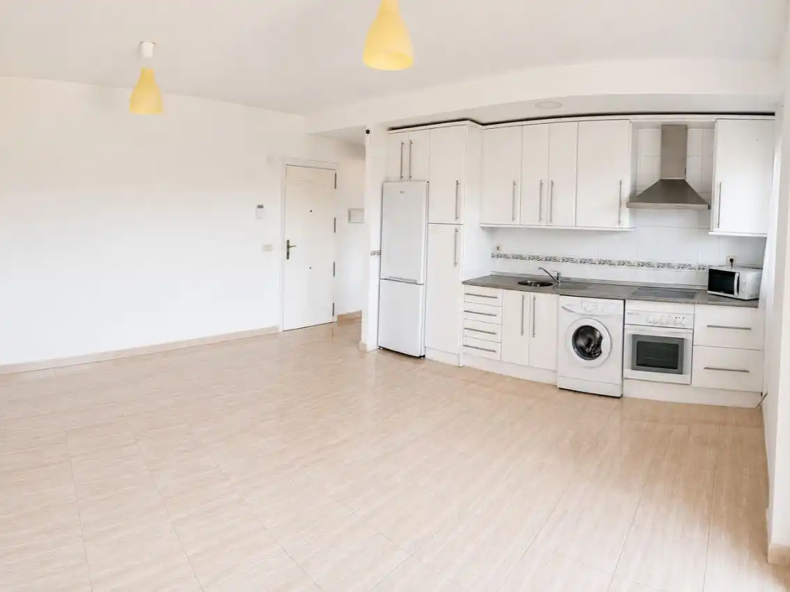 Apartament en venda a Avenida de la Paz, 3, San Luis de Sabinillas Cuina de Apartament en venda en Manilva amb Terrassa i Piscina