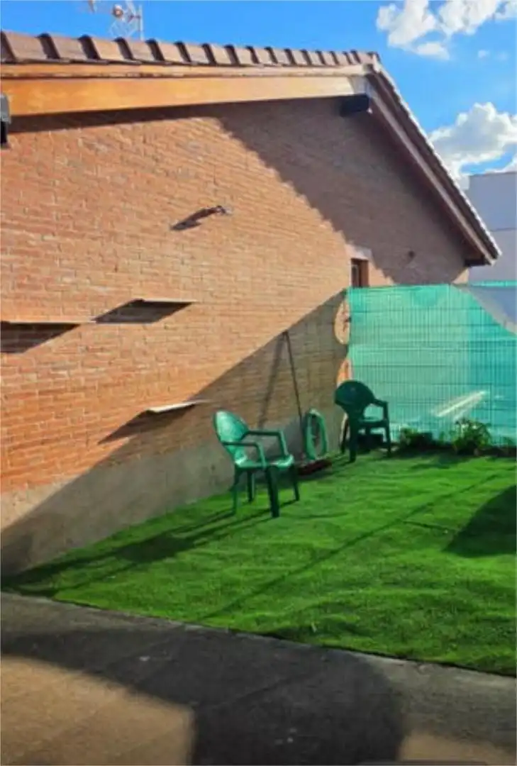 Casa adosada de lloguer a Vega de Infanzones Terrassa de Casa adosada de lloguer en Vega de Infanzones amb Jardí privat i Moblat