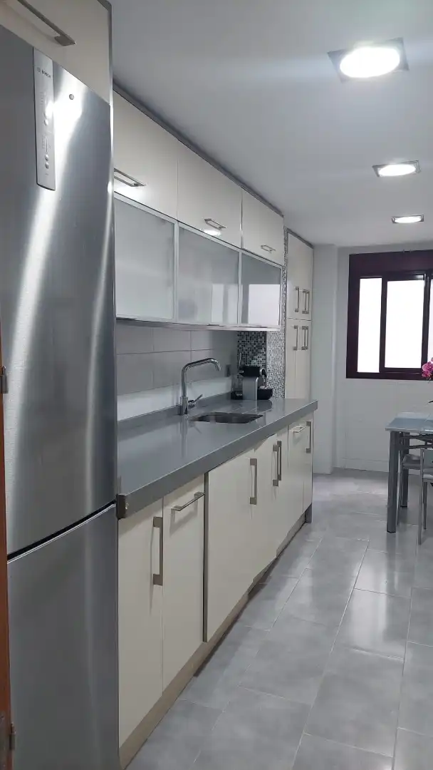 Cuina de Pis de lloguer en Ceuta amb Moblat, Forn i Rentadora