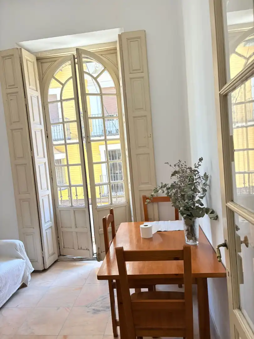 Wohnung zur Miete in Calle Mateos Gago, 24, Alfalfa - Santa Cruz Esszimmer von Wohnung zur Miete in Sevilla mit Möbliert und Balkon