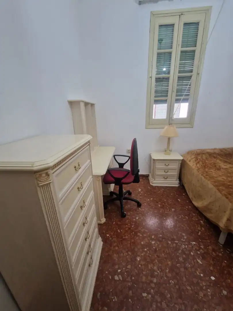 Room in Calle Mateos Gago, 24, Alfalfa - Santa Cruz Room in Calle Mateos Gago, 24, Alfalfa - Santa Cruz