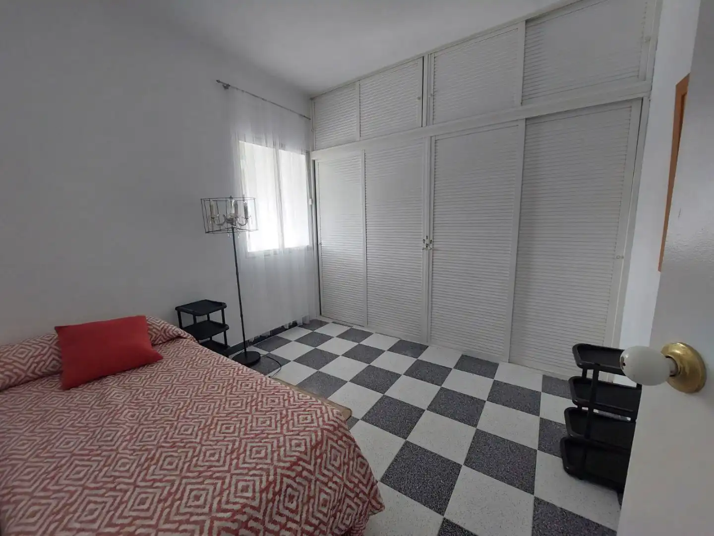 Piso en venta en Calle Manises, 8, Barrio Bajo Habitación de Piso en venta en San Juan de Aznalfarache con Amueblado y Balcón