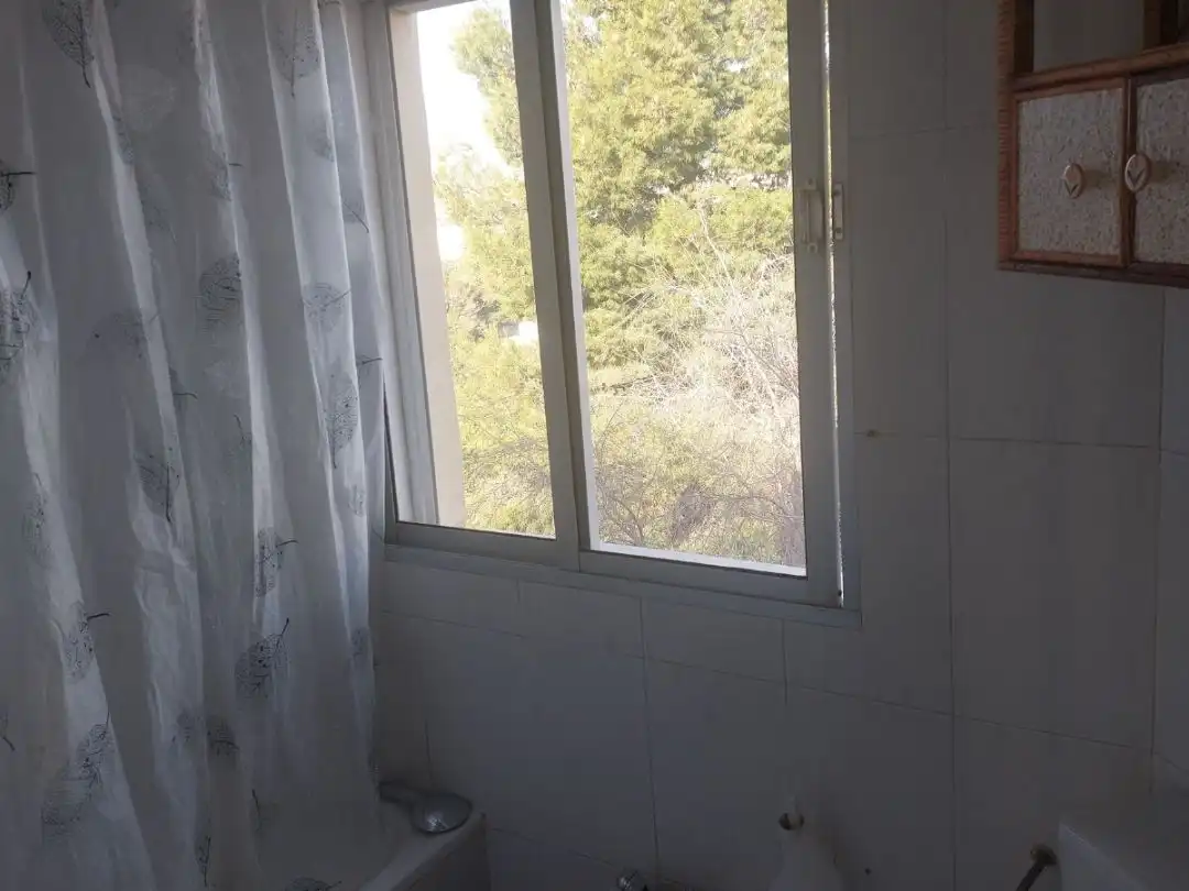 Piso en venta en Calle Manises, 8, Barrio Bajo Habitación de Piso en venta en San Juan de Aznalfarache con Amueblado y Balcón