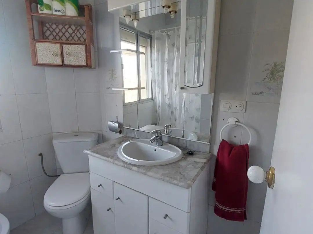 Piso en venta en Calle Manises, 8, Barrio Bajo Baño de Piso en venta en San Juan de Aznalfarache con Amueblado y Balcón