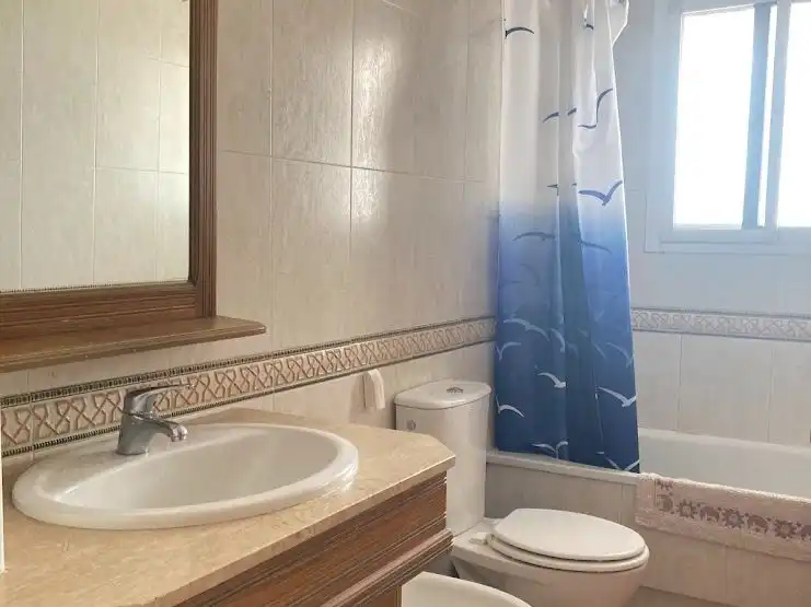 Baño de Piso de alquiler en Cartagena con Aire acondicionado, Terraza y Trastero