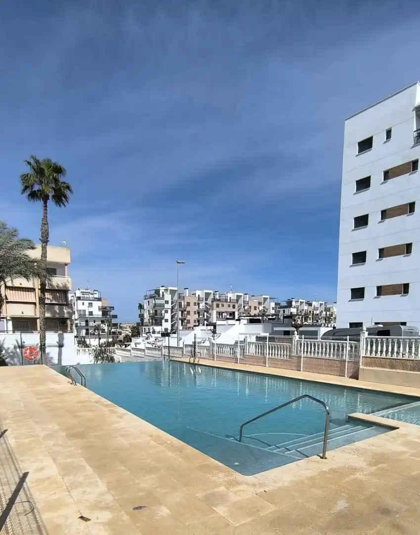 Pis de lloguer a Avenida de Holanda, Mil Palmeras Piscina de Pis de lloguer en Pilar de la Horadada amb Aire condicionat, Moblat i Forn