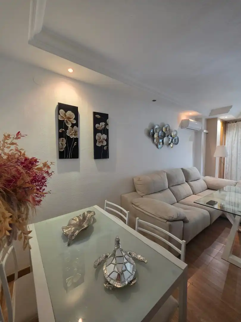 Sala de estar de Piso en venta en Pinos Genil con Aire acondicionado, Parquet y Piscina