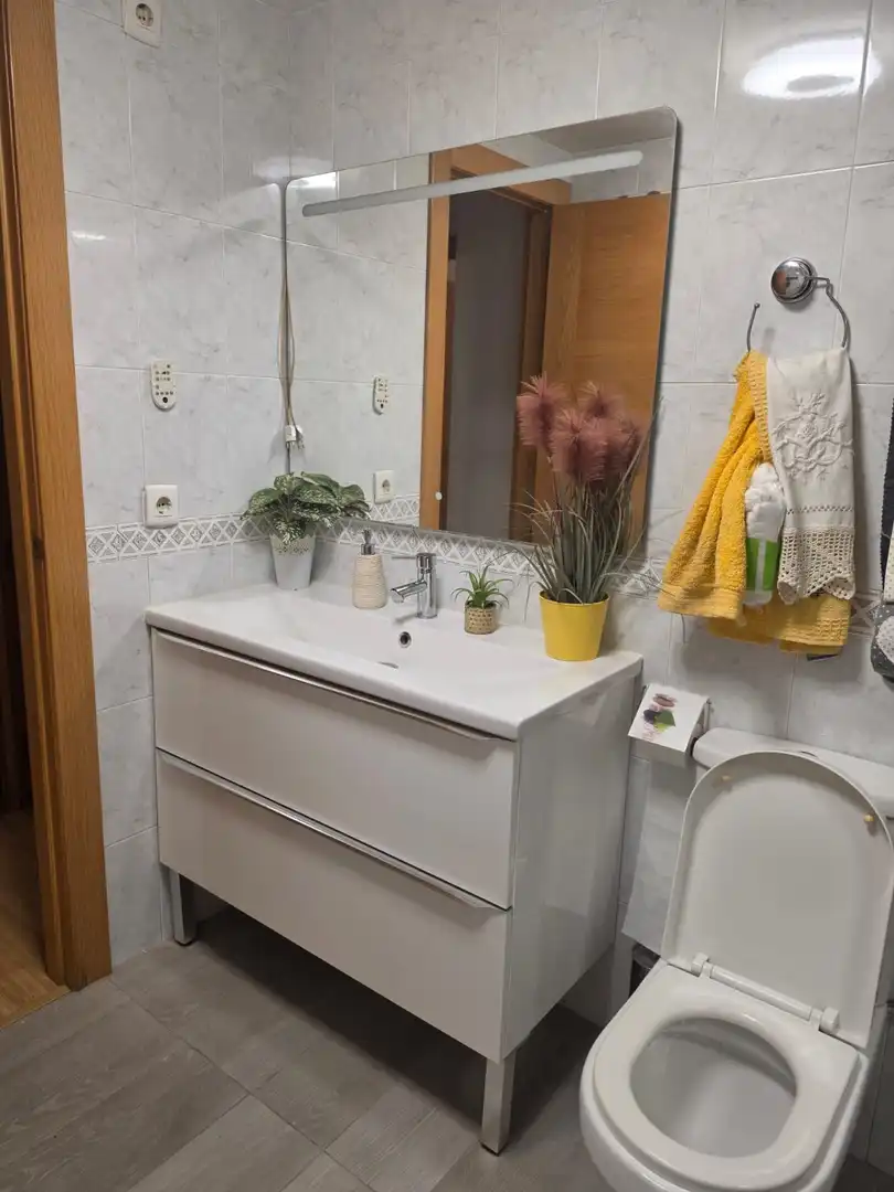 Baño de Piso en venta en Pinos Genil con Aire acondicionado, Parquet y Piscina
