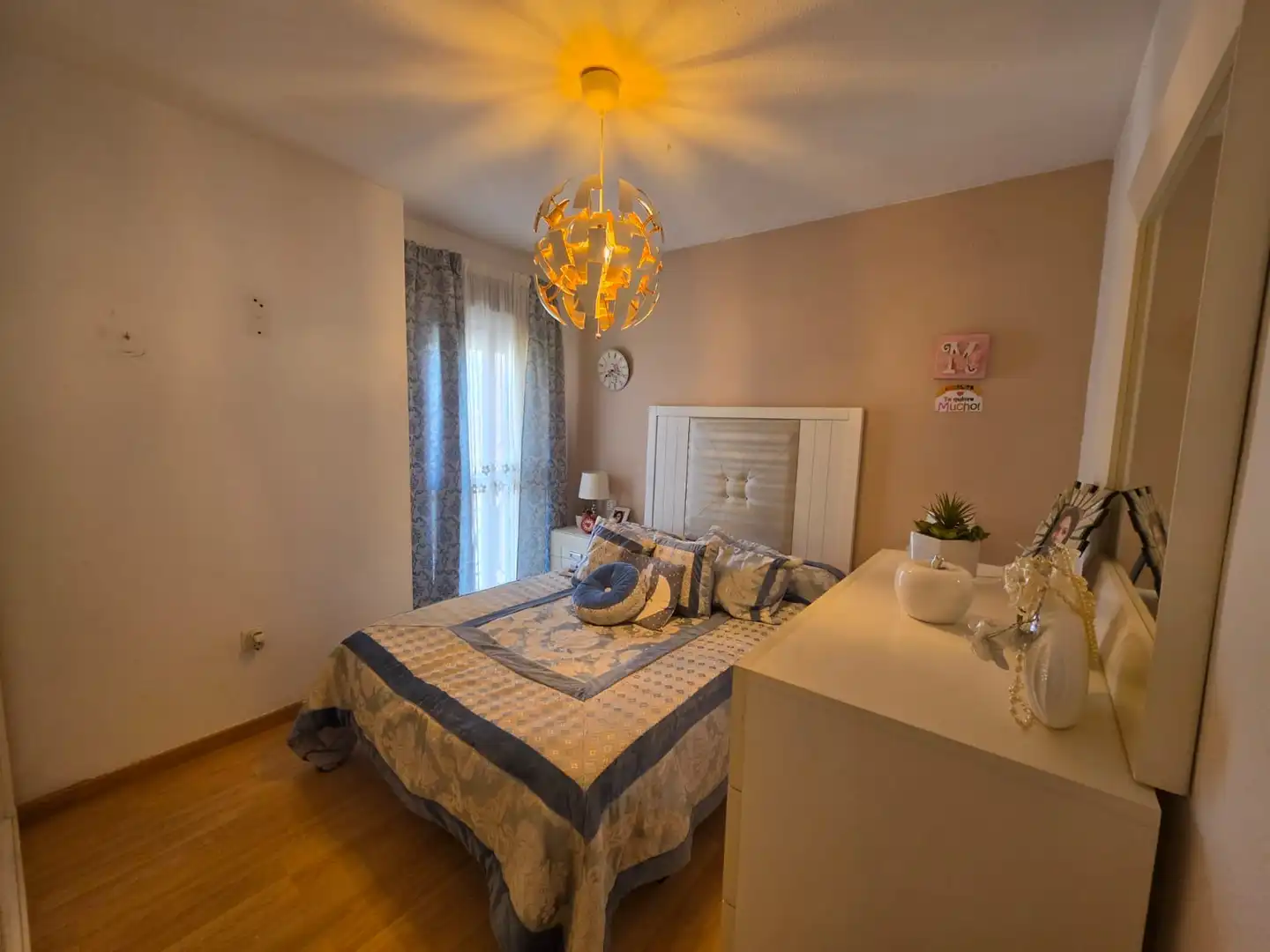 Habitación de Piso en venta en Pinos Genil con Aire acondicionado, Parquet y Piscina