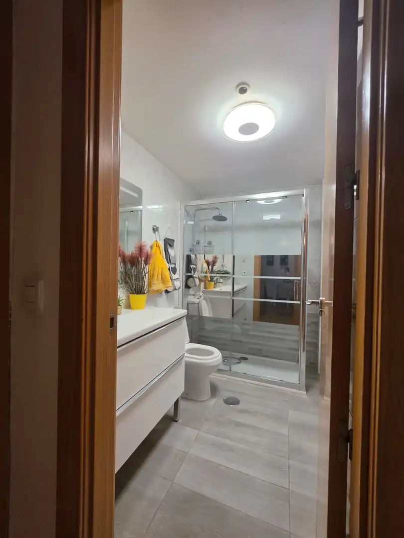 Baño de Piso en venta en Pinos Genil con Aire acondicionado, Parquet y Piscina
