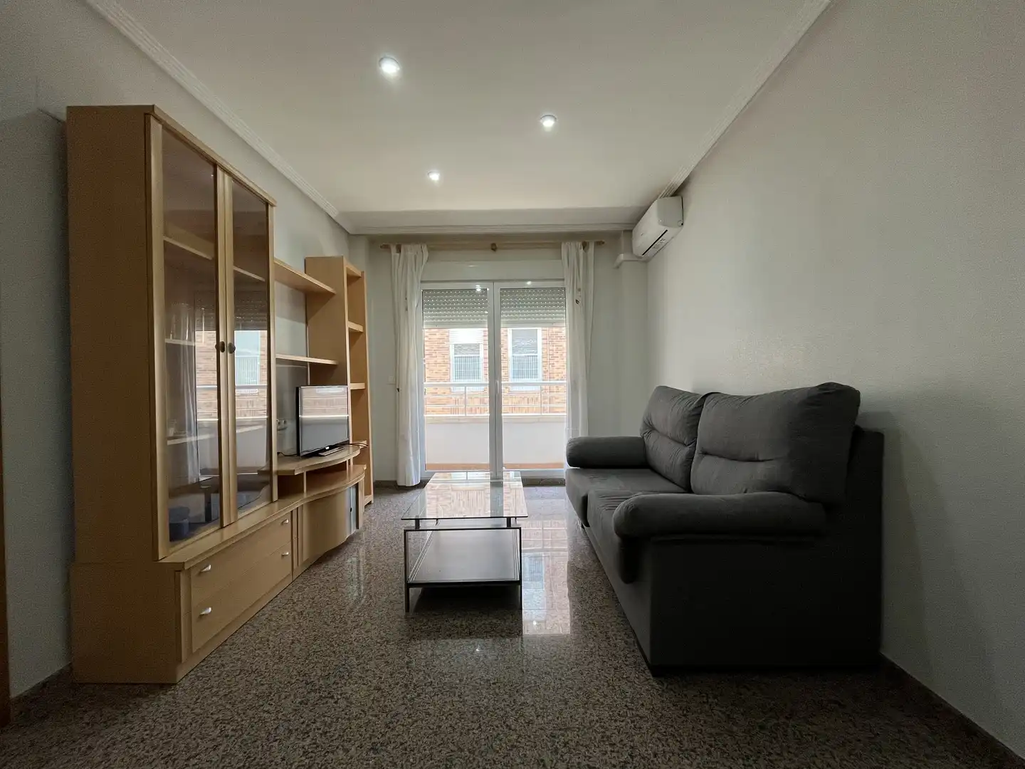 Sala de estar de Piso de alquiler en Elda con Aire acondicionado, Amueblado y Balcón